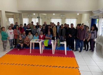 Porto Belo adquire equipamentos para aula de pilates com idosos